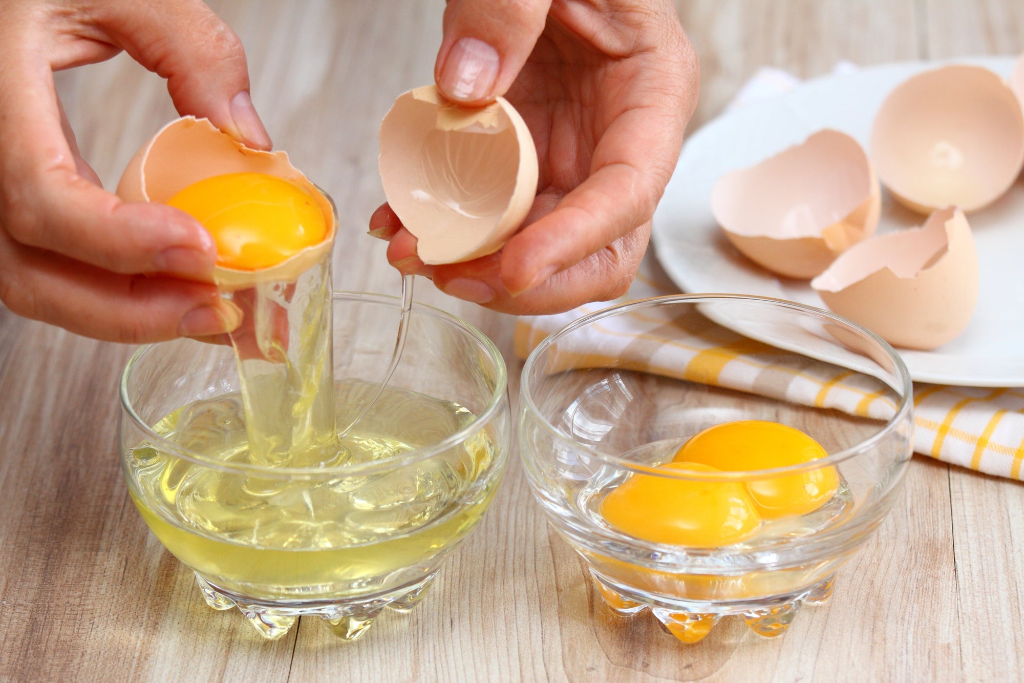 Egg White vs Whole Egg - 5 Science-Backed Reasons to Help You Decide